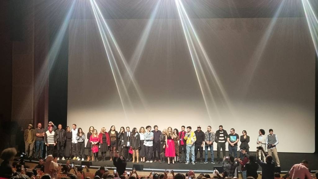 La réalisatrice tunisienne Amel Guellaty a été accueilli par le public lors de son nouveau film de fiction, présenté dans la 36e édition officielle des Journées Cinématographiques de Carthage (Aïyâm Carthage), avec un immense retentissement et une ovation continue dans la salle de l’Opéra (photo: Cinema Gazette)